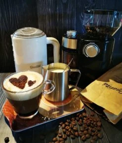 Qualitá® Melkkan Met Art Pen - Barista Melkkannetje - 350 ML - Melkopschuimkannen -Keukenproducten Winkel 1023x1200