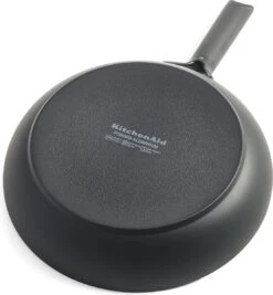 KitchenAid Classic Forged Aluminium Wok ø28cm - Zwart - Inductie - Anti-aanbak -Keukenproducten Winkel 1111x1200
