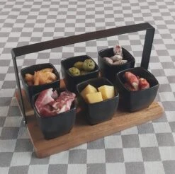 Mica Decorations - Luxe Tapas Set - 6 Zwarte Tapas Schaaltjes Op Houten Tapasplank - Servies - Borrelplank Olijfhout -Keukenproducten Winkel 1200x1197 20