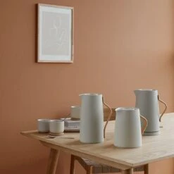 Stelton Thermoskan Emma Sand 1.2 Liter -Keukenproducten Winkel 1200x1200 1091