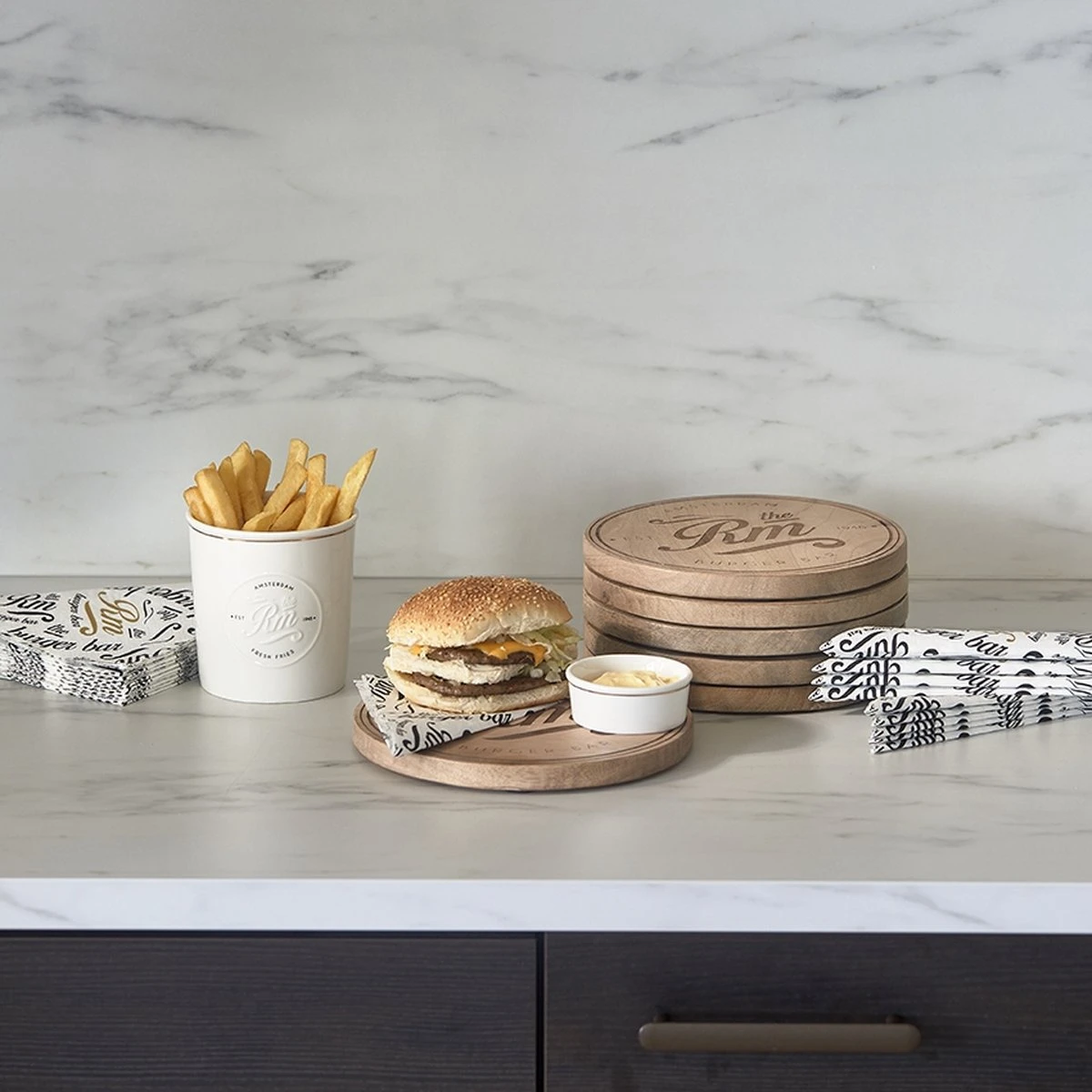 Riviera Maison Friet- En Sausbakje Set Rond - RM Fresh Fries & Sauce Bowl - Porselein - Wit - 2 Stuks 4 Riviera Maison Friet- En Sausbakje Set Rond - RM Fresh Fries & Sauce Bowl - Porselein - Wit - 2 Stuks - Afbeelding 2