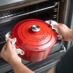 Nuovva Gietijzeren Braadpan Antiaanbaklaag Met Deksel - Sudderpan Rood - Rond - Ø24 Cm - 4.7 Liter - 100% PFAS & PFOA Vrij - Geschikt Voor Alle Warmtebronnen - Elektrisch - Gas - Halogeen - Inductie - Keramisch -Keukenproducten Winkel 1200x1200 574