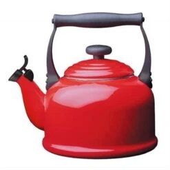 Le Creuset Tradition Fluitketel - 2.1 L - Kersenrood 8 Le Creuset Tradition Fluitketel - 2.1 L - Kersenrood -Keukenproducten Winkel 1200x1200 735