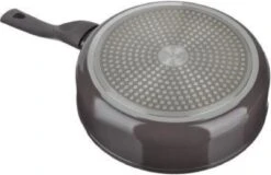 Satoshi Valcourt Hapjespan Ø24 CM Marble Coating -Keukenproducten Winkel 1200x776 1