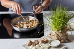 Demeyere Essential 5 RVS Koekenpan – Koekenpan Inductie - 28 Cm – PTFE-vrij 11 Demeyere Essential 5 RVS Koekenpan – Koekenpan Inductie - 28 Cm – PTFE-vrij -Keukenproducten Winkel 1200x800 4