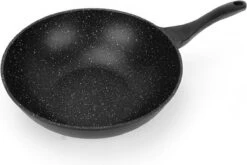 Royal Swiss WK30 - Wokpan - Ø 30 Cm - Marmeren Coating - Inductie - Met Glazen Deksel - PFAS-vrijs - Zwart -Keukenproducten Winkel 1200x801