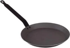 De Buyer Carbone Plus Crêpe- En Pannenkoekenpan - Ø 26cm - Plaatstaal 10 De Buyer Carbone Plus Crêpe- En Pannenkoekenpan - Ø 26cm - Plaatstaal -Keukenproducten Winkel 1200x814 4