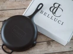 Belluci - Ø26cm - Koekenpan - Skillet + Deksel Geëmailleerde Gietijzeren Pan Voor BBQ En Inductie Incl. Accessoires - Hapjespan - Braadpan -Keukenproducten Winkel 1200x899 12