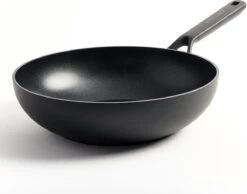 KitchenAid Classic Forged Aluminium Wok ø28cm - Zwart - Inductie - Anti-aanbak -Keukenproducten Winkel 1200x941