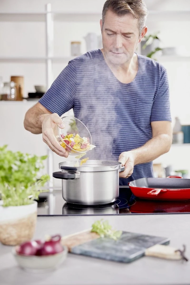 BK Flow Cool Pannenset - 4-delig – RVS Deksels - Veilig Afgietsysteem - Geschikt Voor Alle Warmtebronnen 7 BK Flow Cool Pannenset - 4-delig – RVS Deksels - Veilig Afgietsysteem - Geschikt Voor Alle Warmtebronnen - Afbeelding 5