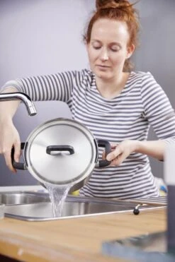 BK Flow Cool Pannenset - 4-delig – RVS Deksels - Veilig Afgietsysteem - Geschikt Voor Alle Warmtebronnen 33 BK Flow Cool Pannenset - 4-delig – RVS Deksels - Veilig Afgietsysteem - Geschikt Voor Alle Warmtebronnen -Keukenproducten Winkel 799x1200 3