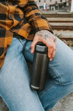 Kambukka Olympus Thermosbeker 500 Ml - Makkelijk Reinigen - Lekvrije Koffiebeker - RVS - Darkness 23 Kambukka Olympus Thermosbeker 500 Ml - Makkelijk Reinigen - Lekvrije Koffiebeker - RVS - Darkness -Keukenproducten Winkel 800x1200 30