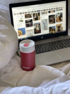 Kambukka Olympus Thermosbeker 300 Ml - Makkelijk Reinigen - Lekvrije Koffiebeker - RVS - Cherry Cake -Keukenproducten Winkel 900x1200 22